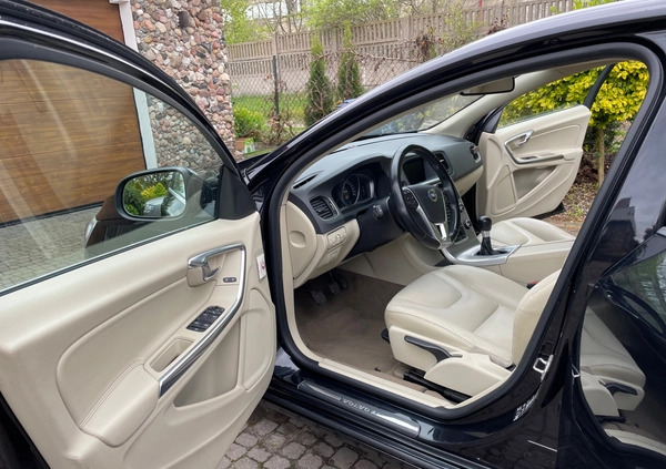 Volvo V60 cena 43900 przebieg: 278000, rok produkcji 2014 z Nowy Tomyśl małe 172